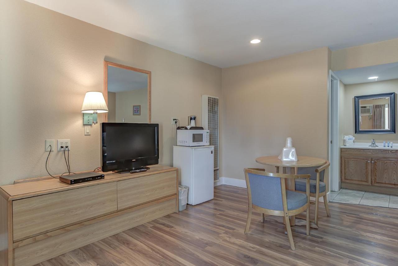 Shasta Pines Motel & Suites Burney Bagian luar foto