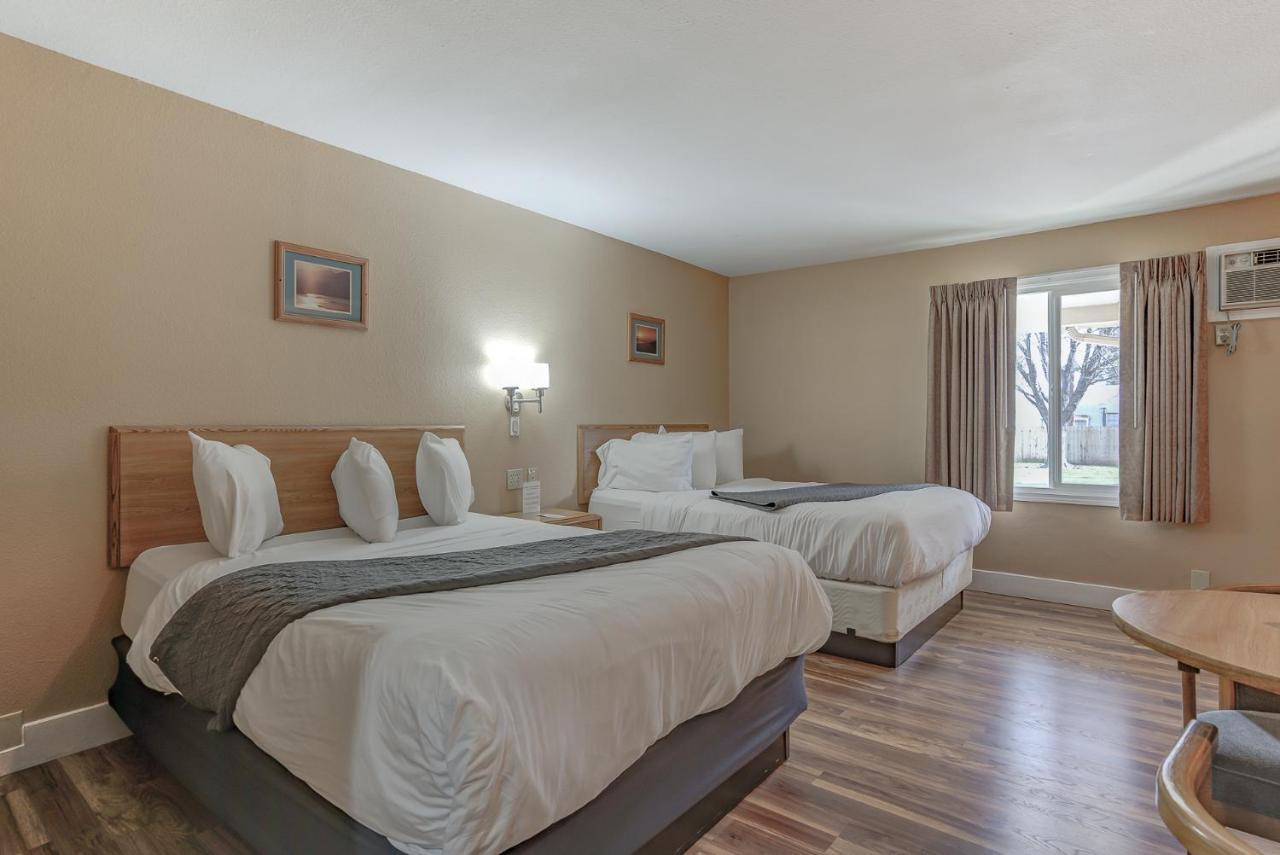 Shasta Pines Motel & Suites Burney Bagian luar foto