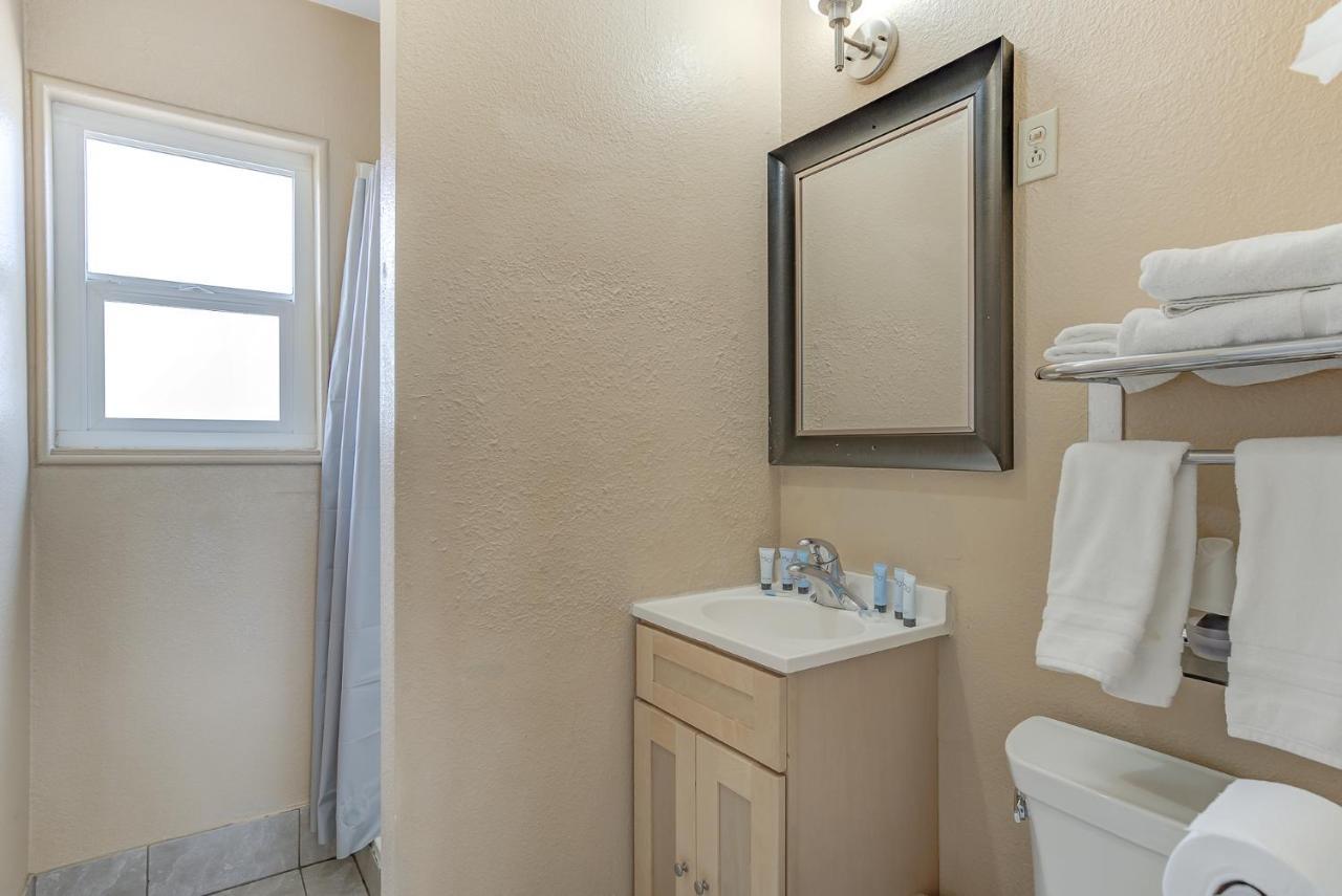 Shasta Pines Motel & Suites Burney Bagian luar foto