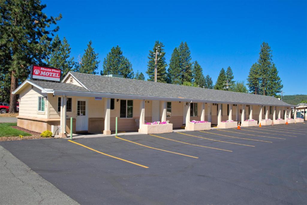 Shasta Pines Motel & Suites Burney Bagian luar foto