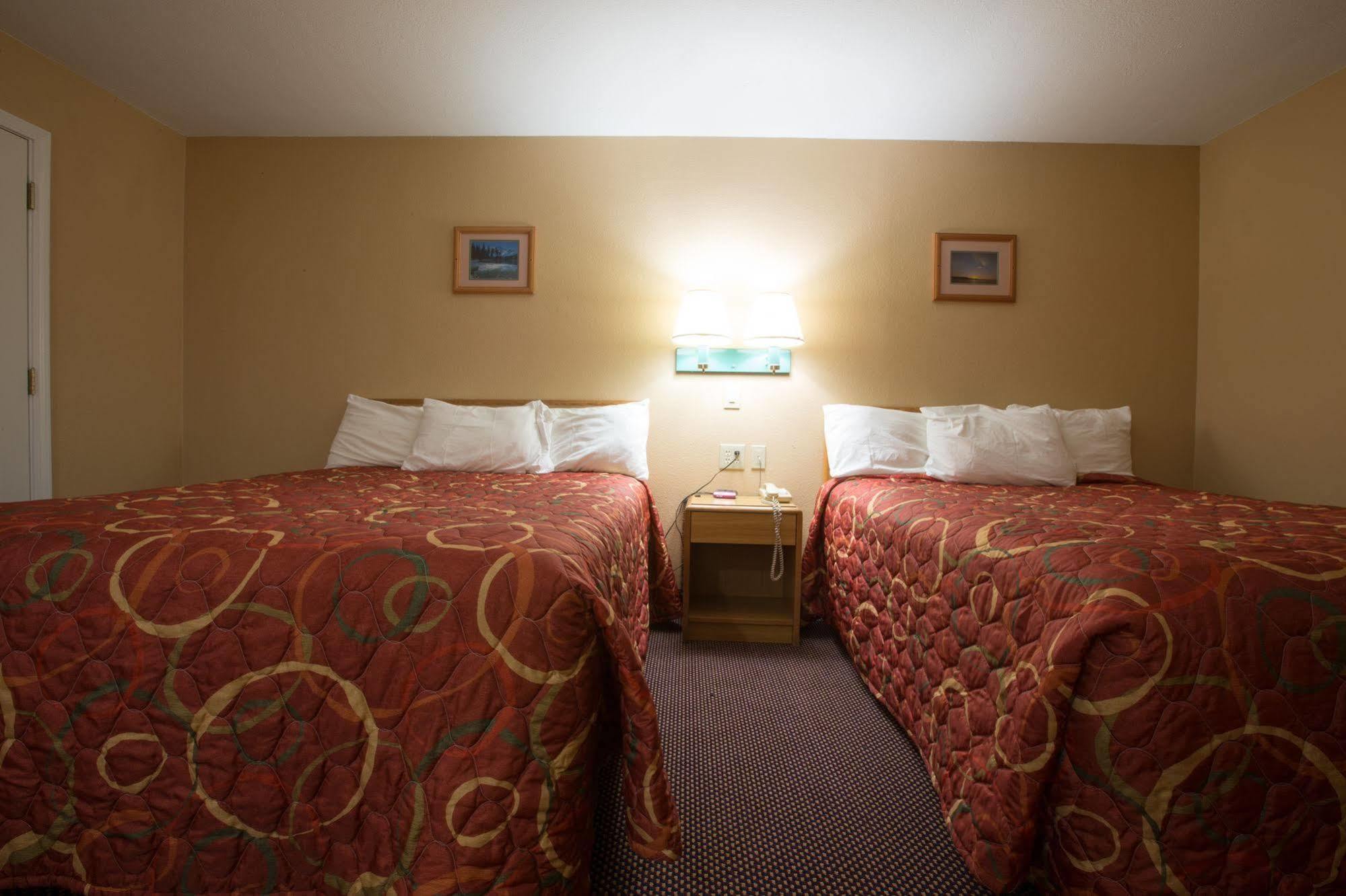 Shasta Pines Motel & Suites Burney Bagian luar foto