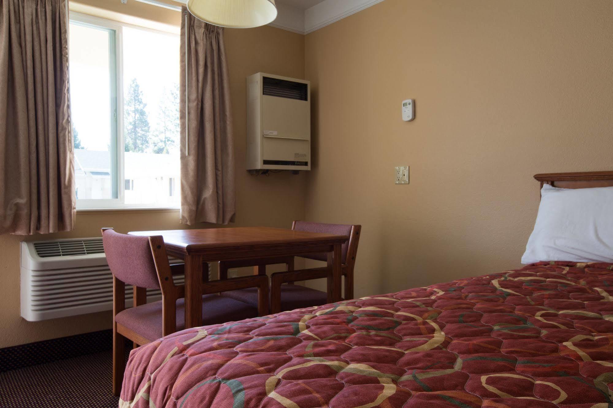 Shasta Pines Motel & Suites Burney Bagian luar foto